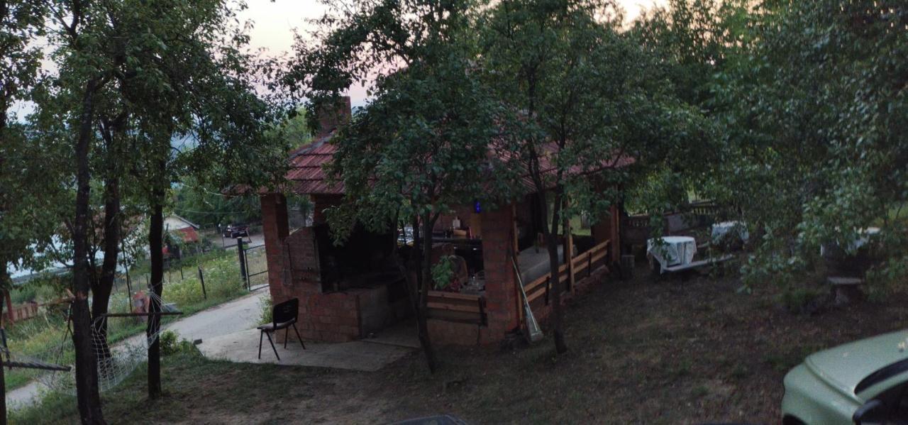 Bungalovi Api-Centar Gornji Milanovac Luaran gambar